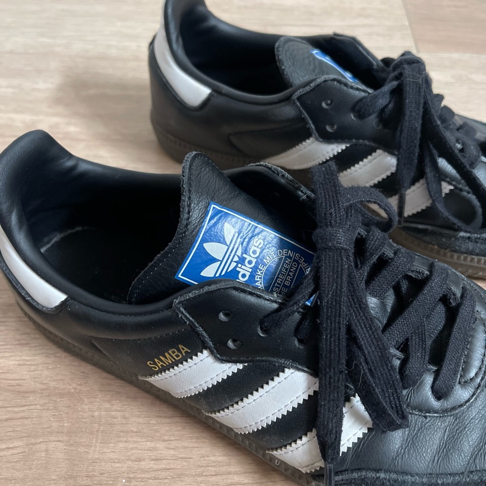 Adidas Samba Women’s size 8.5/9, men’s 7 - Black with white stripes - Picture 5 of 13